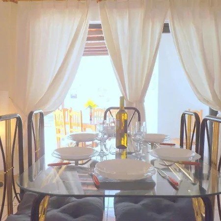 Centrally Located Villa Villa Rupert 3 Bedrooms Private Pool Close To Amenities Puerto Del Carmen Tias