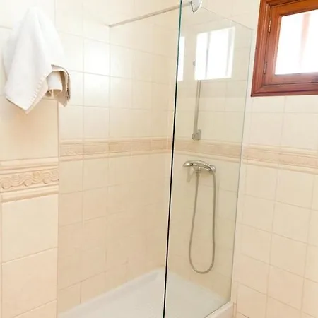 Centrally Located Villa Villa Rupert 3 Bedrooms Private Pool Close To Amenities Puerto Del Carmen Villa *