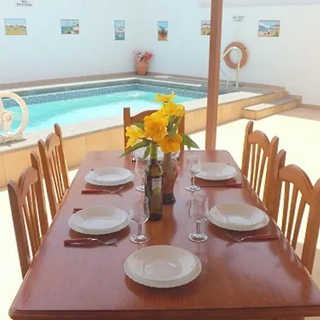 Centrally Located Villa Villa Rupert 3 Bedrooms Private Pool Close To Amenities Puerto Del Carmen Tias