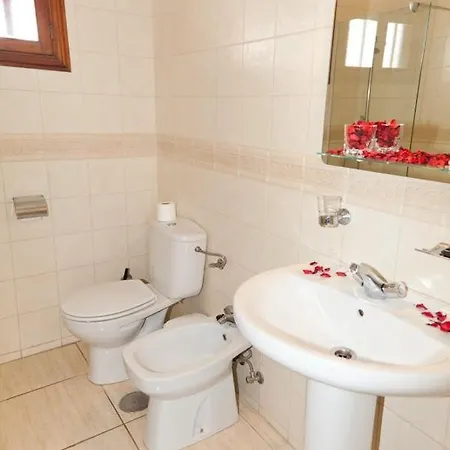 Villa Centrally Located Villa Villa Rupert 3 Bedrooms Private Pool Close To Amenities Puerto Del Carmen