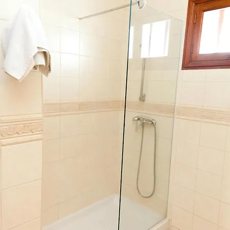 Centrally Located Villa Villa Rupert 3 Bedrooms Private Pool Close To Amenities Puerto Del Carmen Villa *