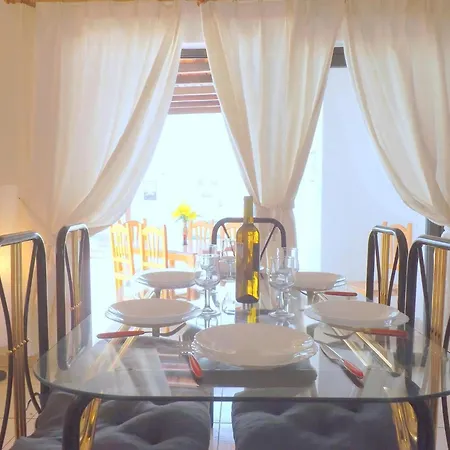 Villa Centrally Located Villa Villa Rupert 3 Bedrooms Private Pool Close To Amenities Puerto Del Carmen *