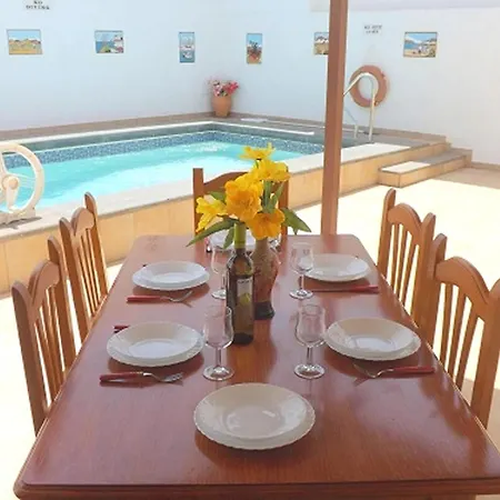 Centrally Located Villa Villa Rupert 3 Bedrooms Private Pool Close To Amenities Puerto Del Carmen Villa *